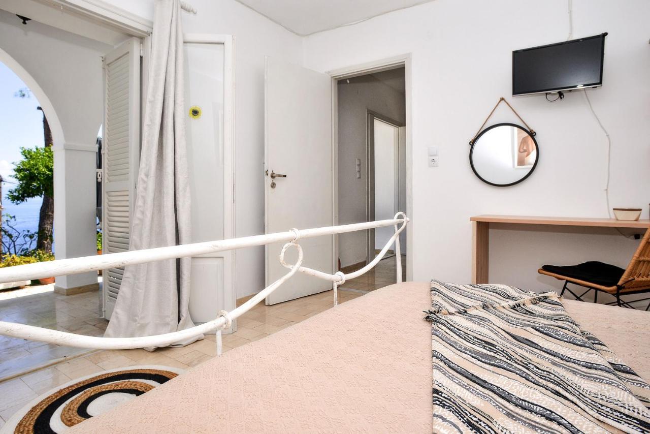 Paxosblue Suites & Villas ガイオス エクステリア 写真