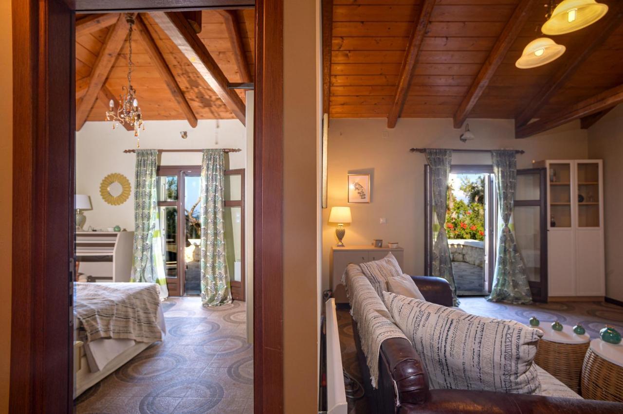 Paxosblue Suites & Villas ガイオス エクステリア 写真