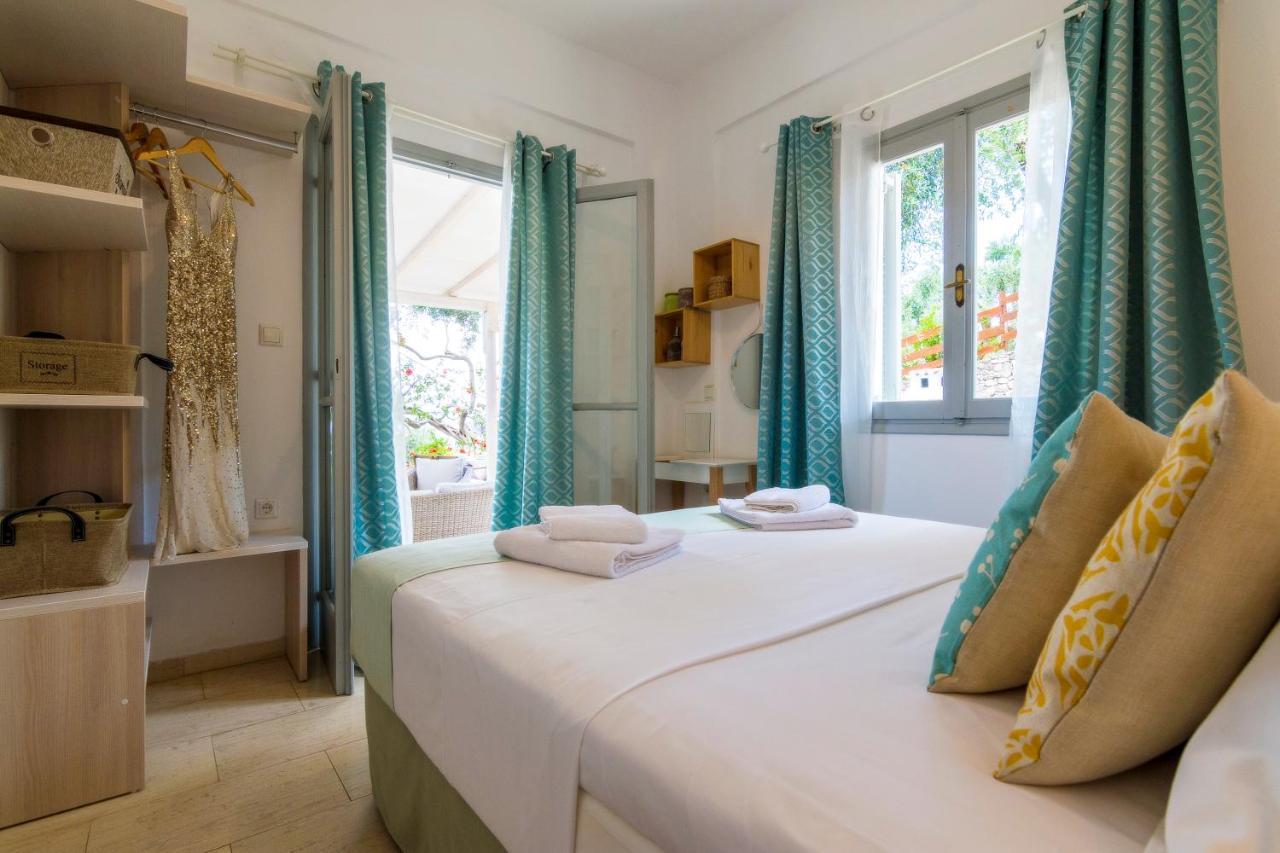 Paxosblue Suites & Villas ガイオス エクステリア 写真
