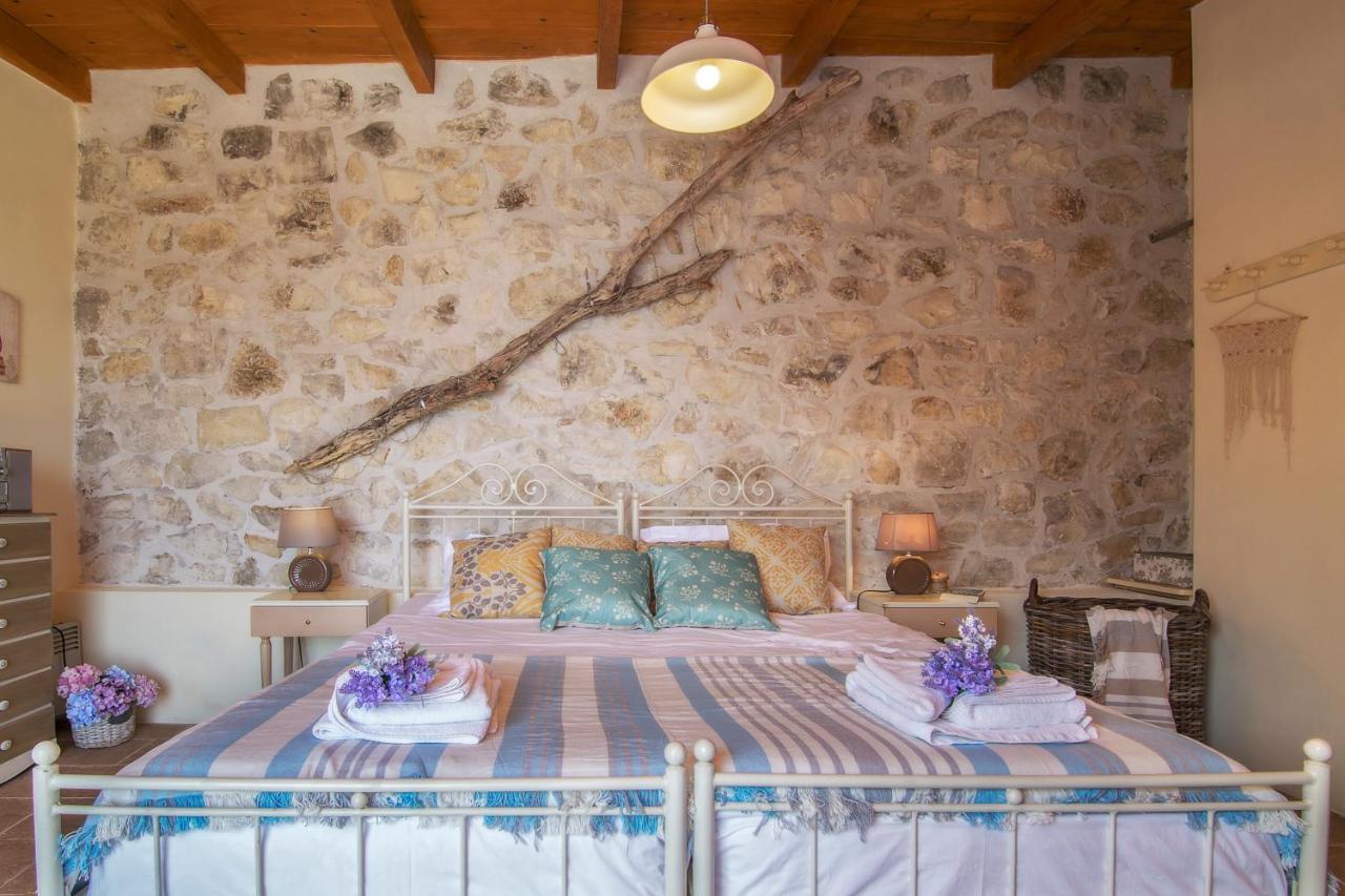 Paxosblue Suites & Villas ガイオス エクステリア 写真